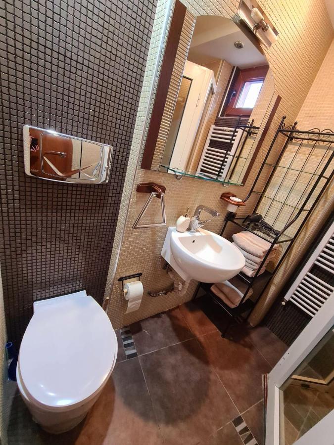 Cosy Apartment In The City Center Arad Exterior foto